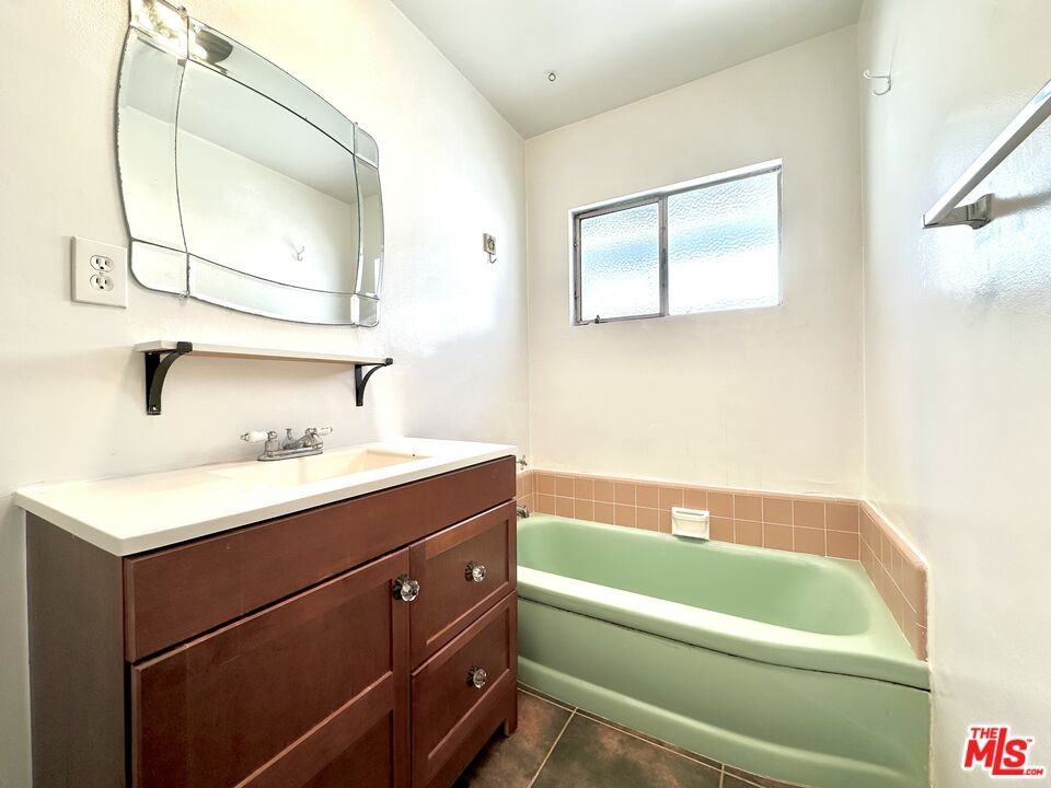 612 Illinois Court #612-2 - Photo 4 of 7