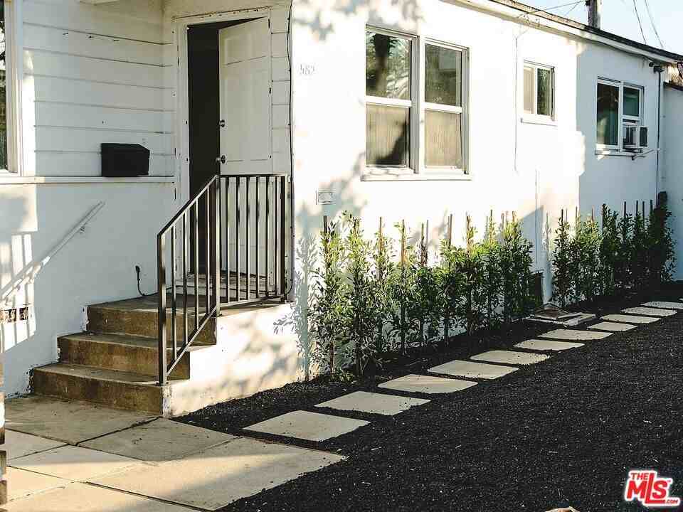 582 Venice Boulevard #582-2 - Photo 4 of 16