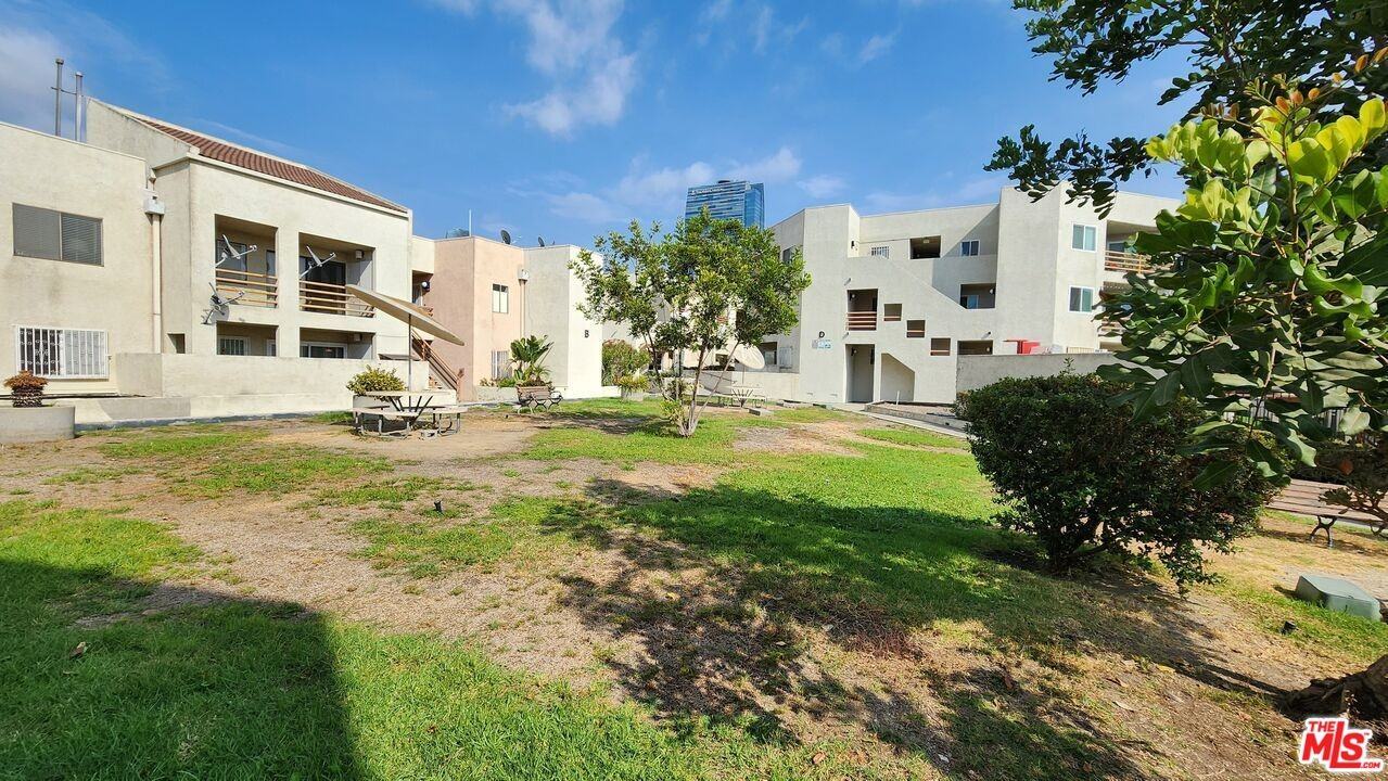 1425 West 12th Street #1425-161 - Photo 2 of 19