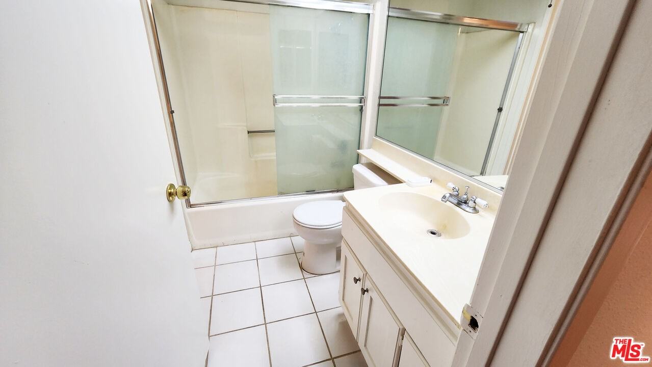 1425 West 12th Street #1425-161 - Photo 6 of 19