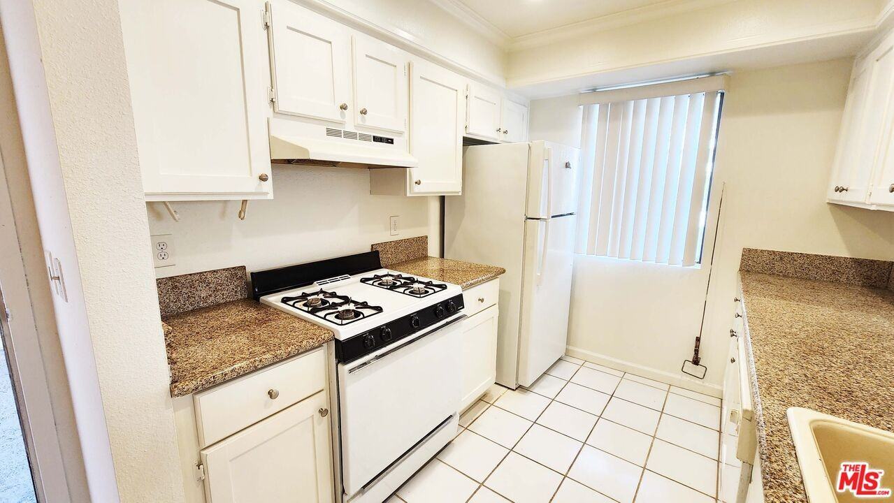 1425 West 12th Street #1425-161 - Photo 7 of 19