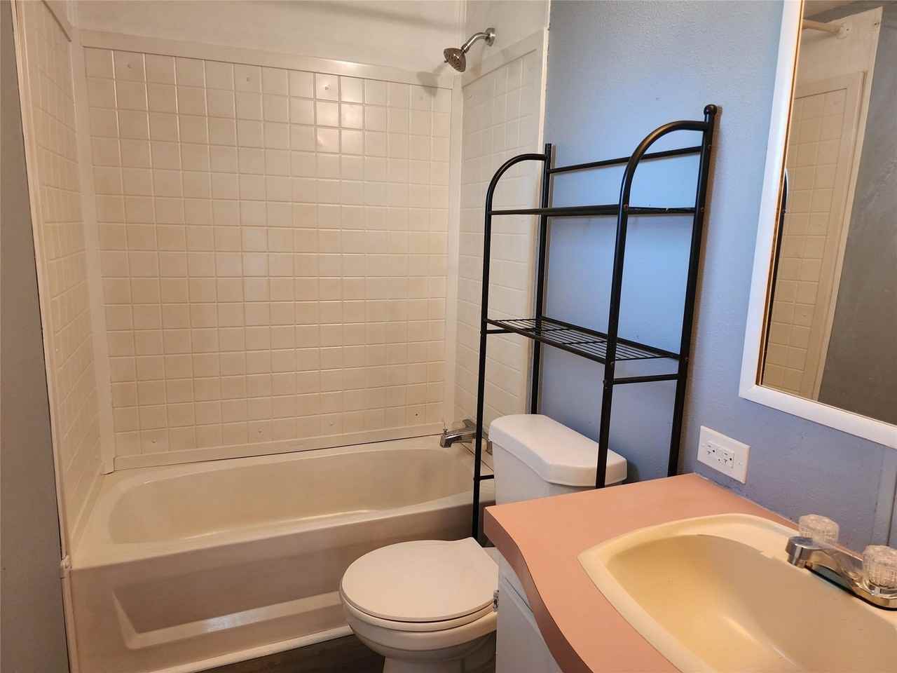 17118 Choctaw Drive #17118 - Photo 7 of 19