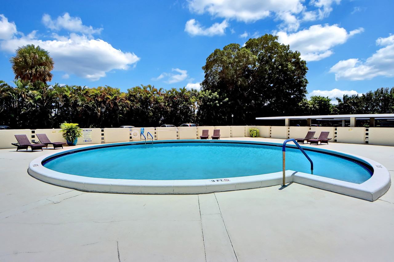 2000 Presidential Way #2000-1006 - Photo 4 of 36