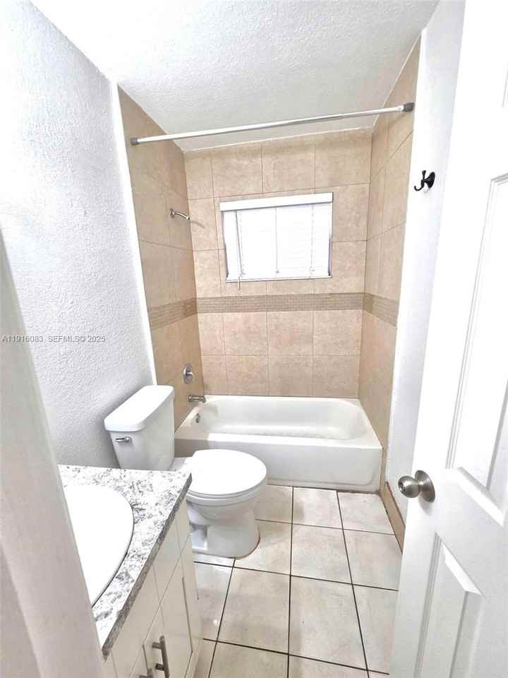 422 Ne 166th St #422-422 - Photo 3 of 11