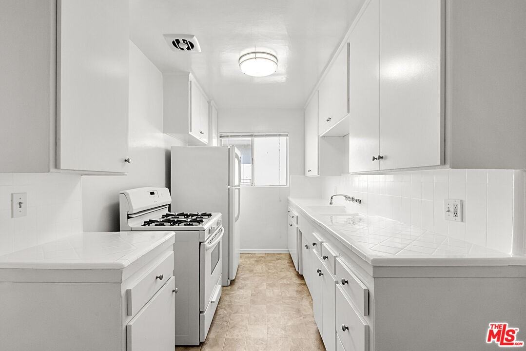 923 North San Vicente Boulevard #923-6