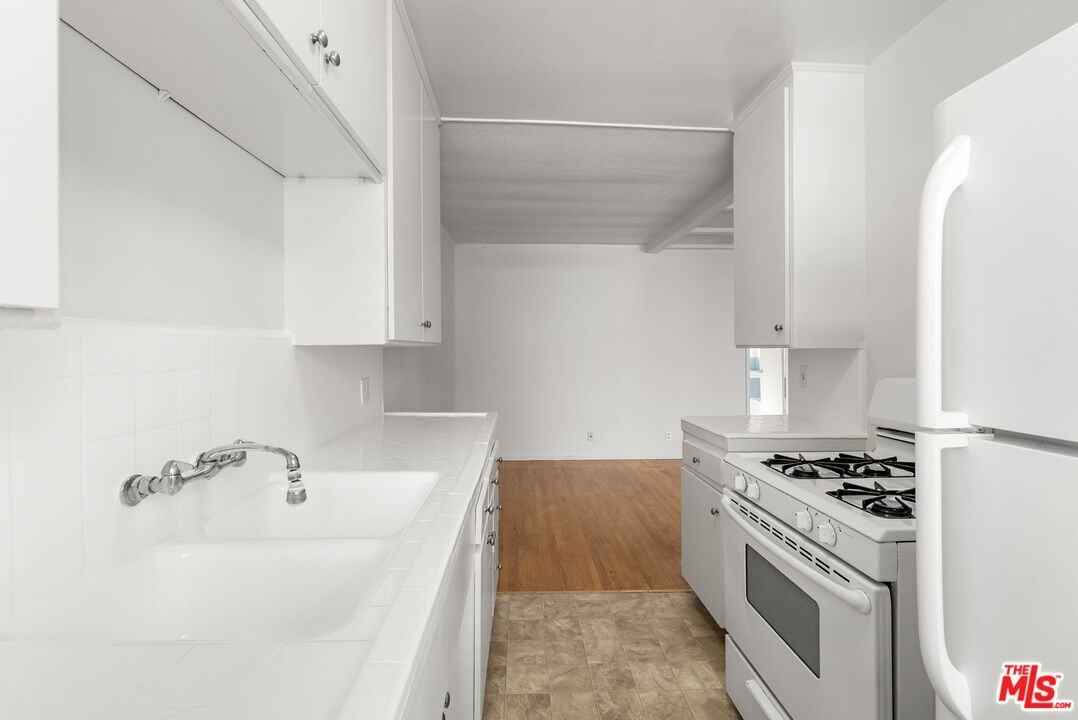 923 North San Vicente Boulevard #923-6 - Photo 3 of 18