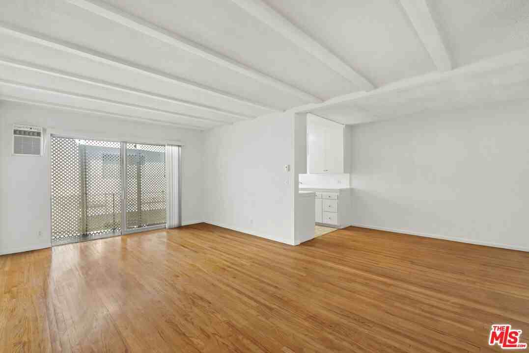 923 North San Vicente Boulevard #923-6 - Photo 7 of 18