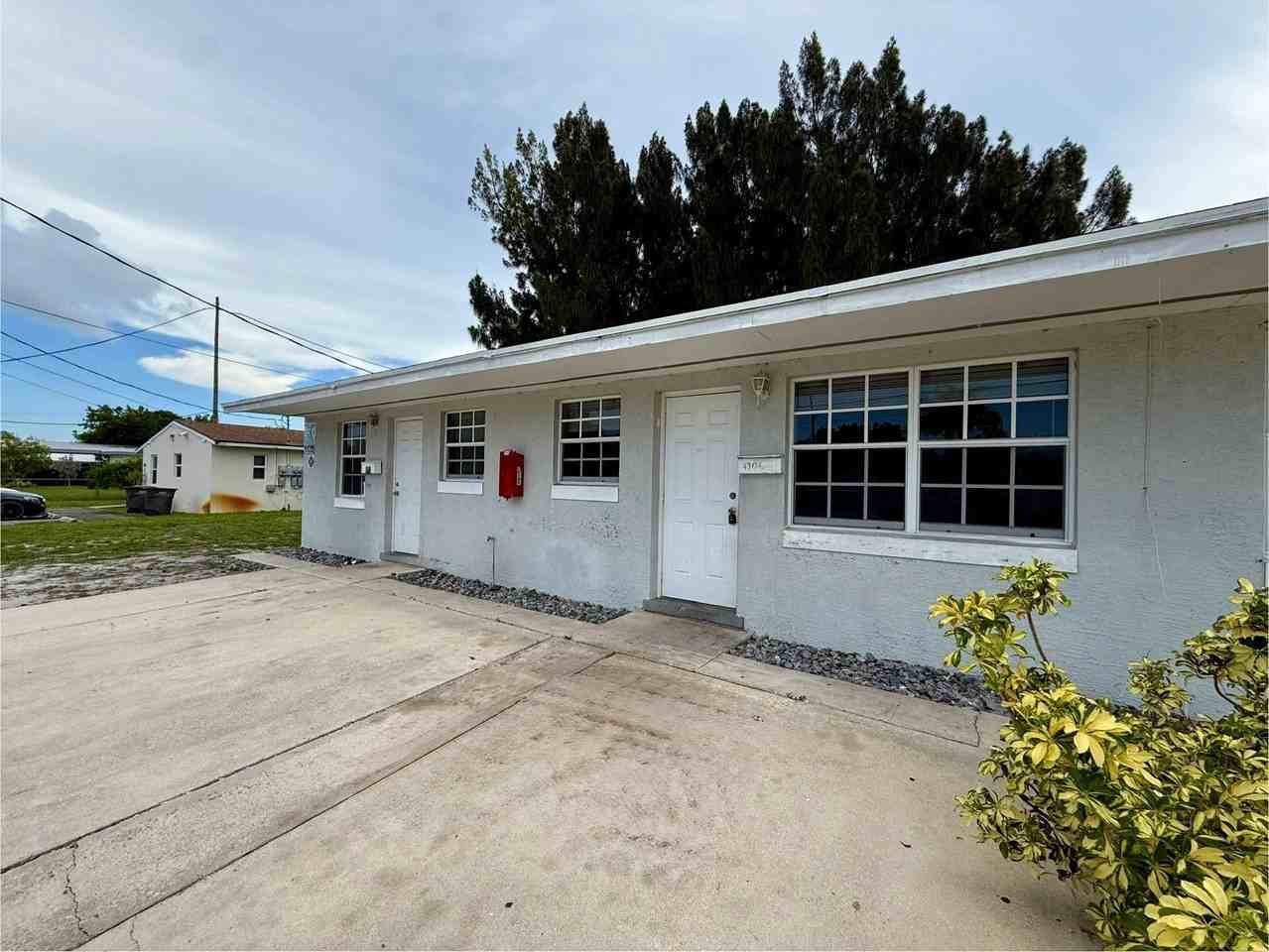 4306 Greenwood Avenue #4306 - Photo 2 of 9