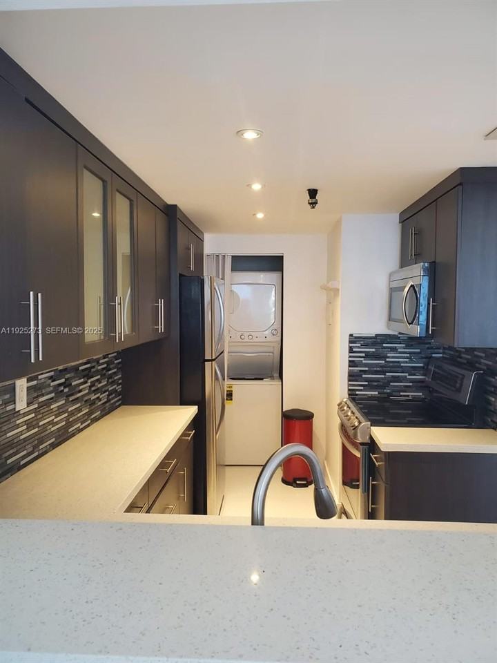 1717 North Bayshore Drive #1717A1650 - Photo 7 of 11