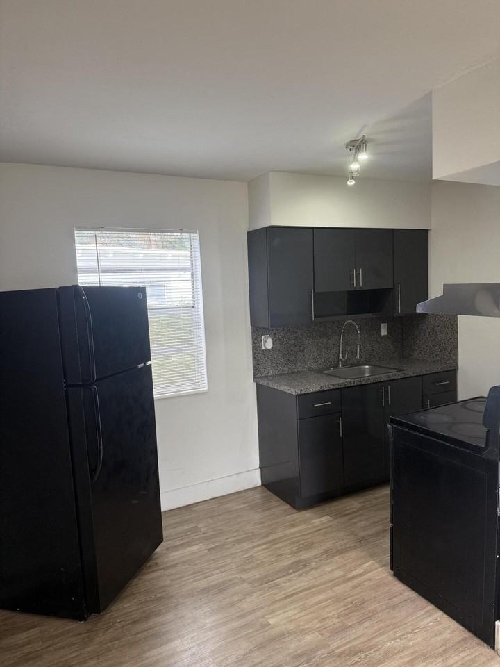 650 Southwest 15th Avenue #650 - Photo 2 of 7