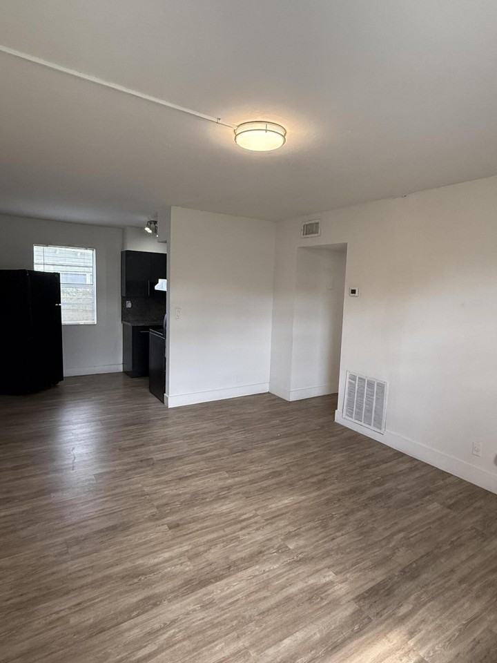 650 Southwest 15th Avenue #650 - Photo 4 of 7