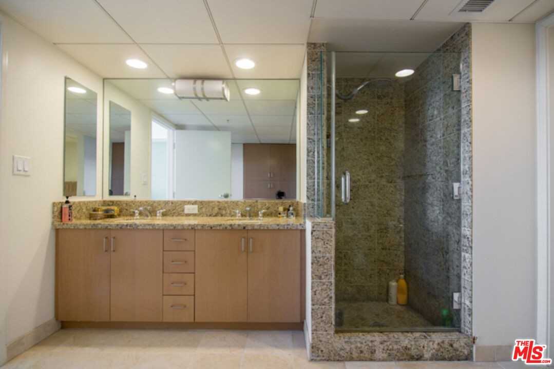 13700 Marina Pointe Drive