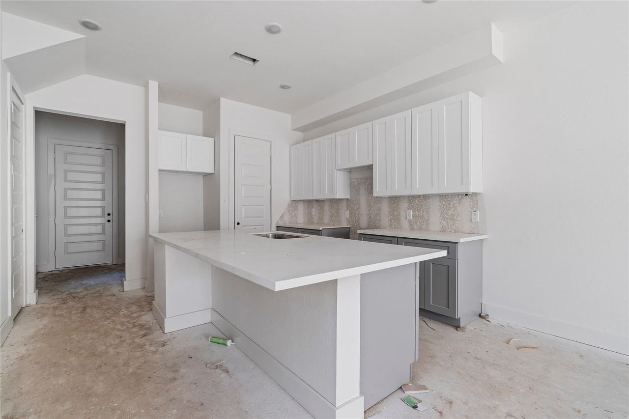 1504 Hussion Street #1504 - Photo 7 of 16