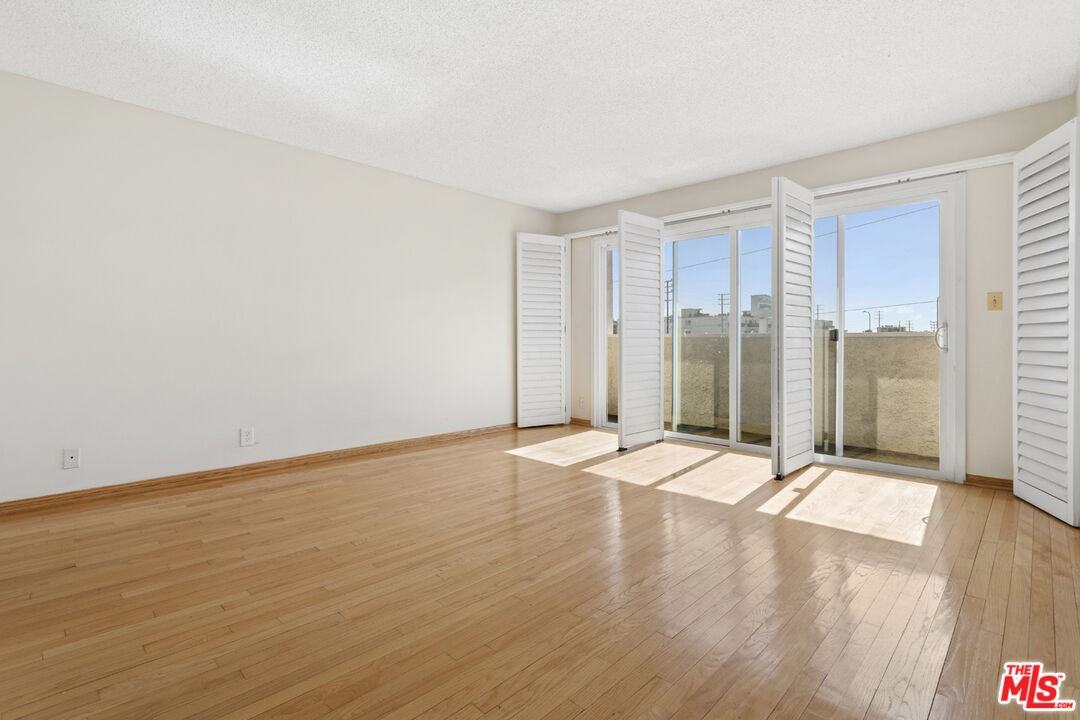 11916 Goshen Avenue #11916-5 - Photo 3 of 17