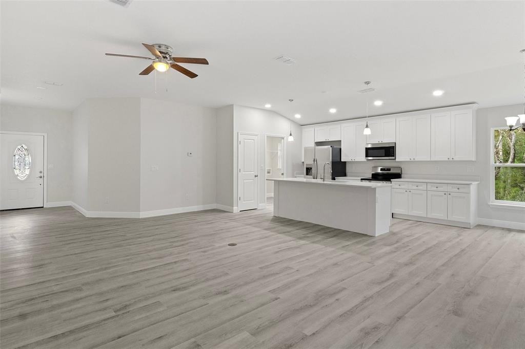 837 East Gaines Lane #837 - Photo 4 of 41