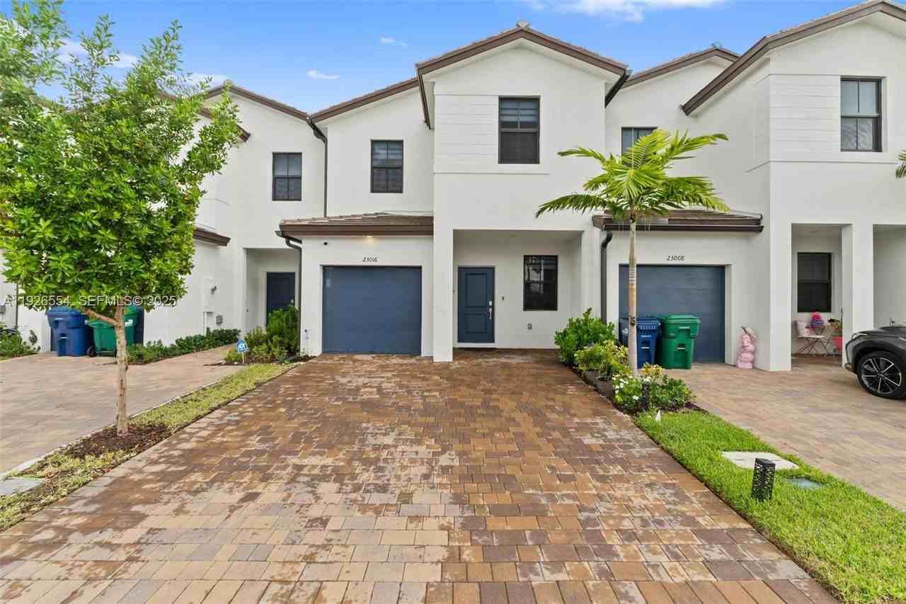 23016 Southwest 129th Court #23016 - Photo 5 of 39