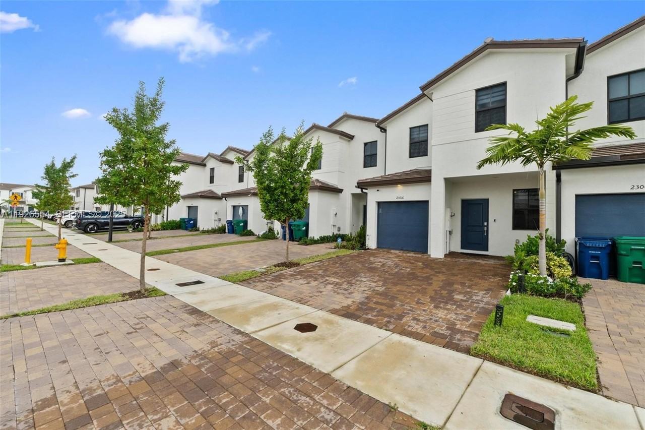 23016 Southwest 129th Court #23016 - Photo 6 of 39