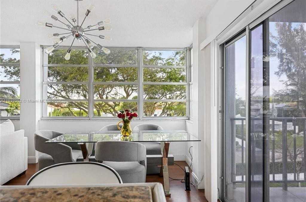 11930 North Bayshore Drive #11930-302 - Photo 4 of 17