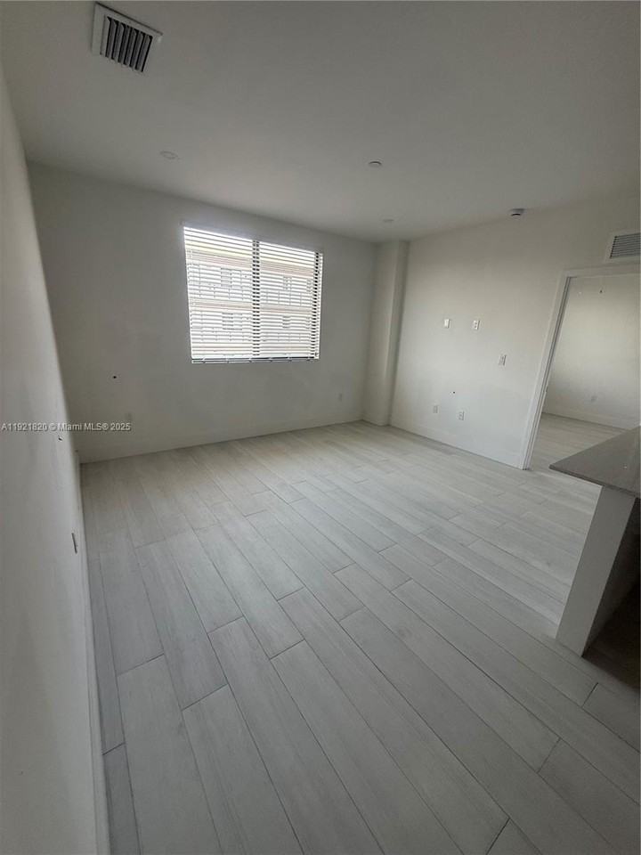 909 East 24th Street