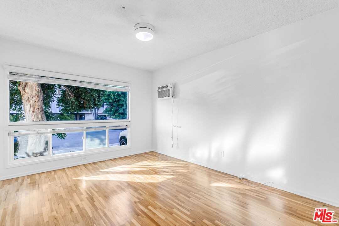 122 North Croft Avenue #122-1 - Photo 3 of 17