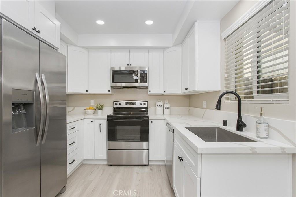 6235 Comstock Avenue #6235 - Photo 6 of 18