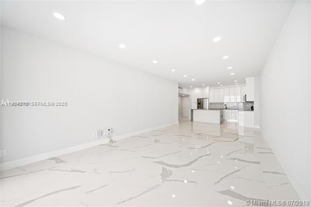 19390 Collins Ave #19390PH8 - Photo 7 of 9