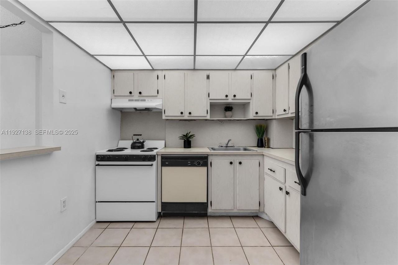 16851 Ne 23rd Ave #16851A516 - Photo 6 of 25