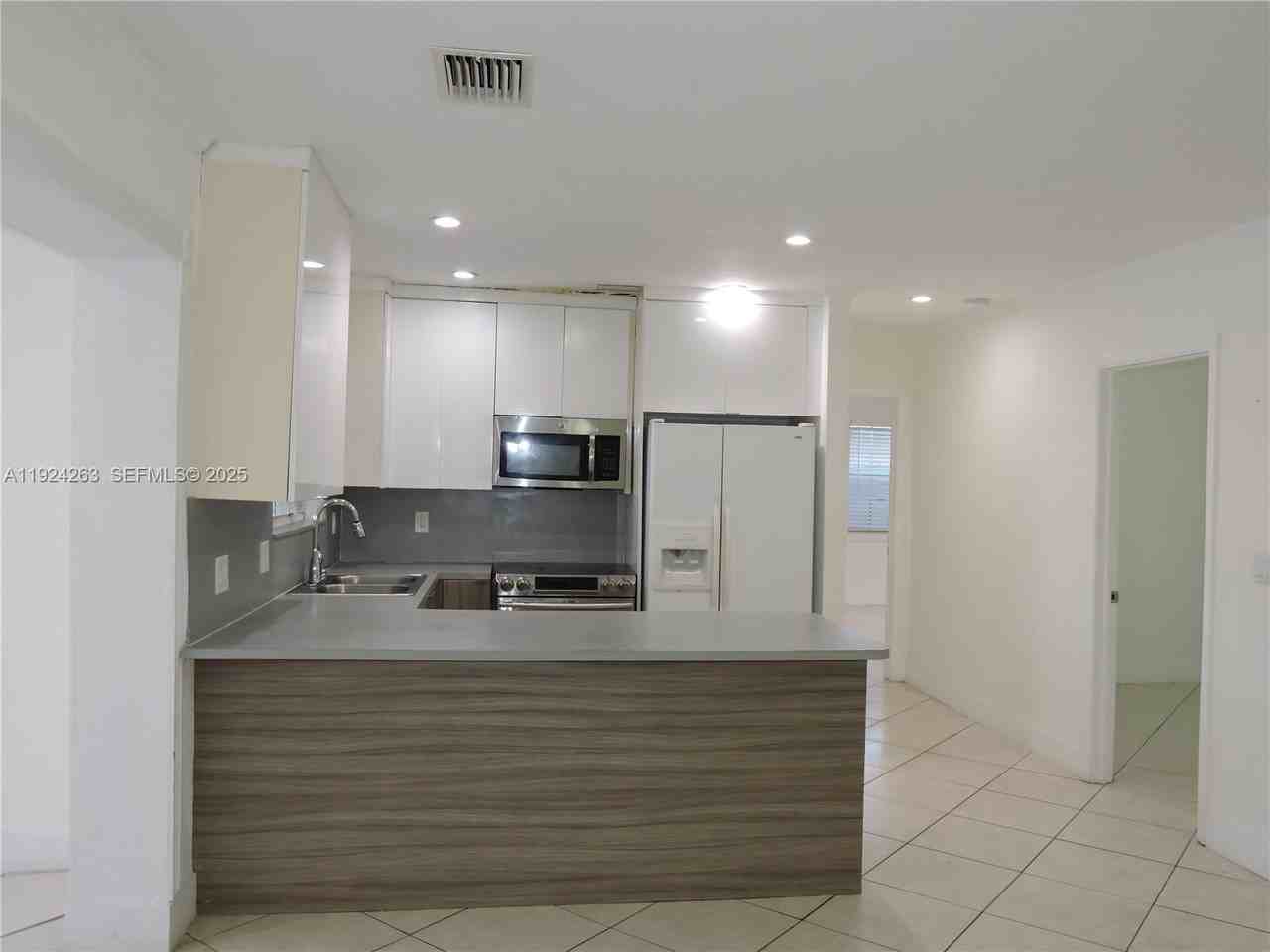 551 E 39th St #551-1