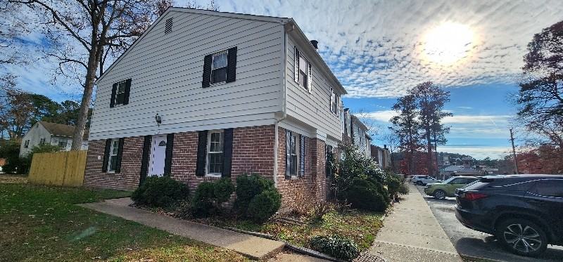 1047 Old Denbigh Boulevard - Photo 2 of 21