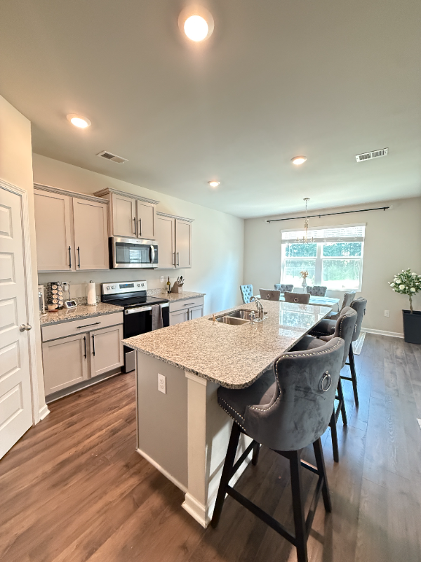 000 Avenue H - Photo 3 of 8