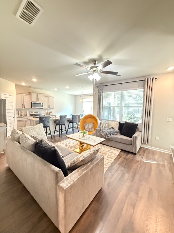 000 Avenue H - Photo 6 of 8