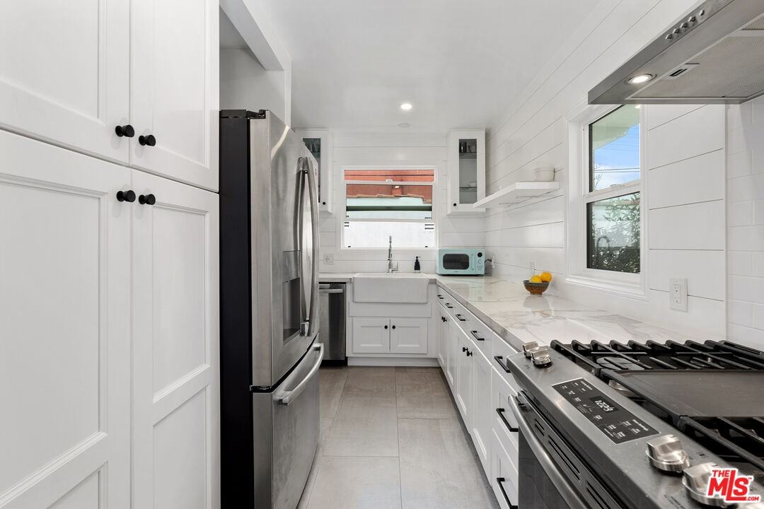 8474 Oakwood Avenue #8474 - Photo 5 of 20