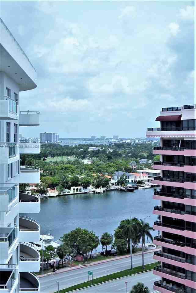 5161 Collins Avenue #5161-1610 - Photo 3 of 50