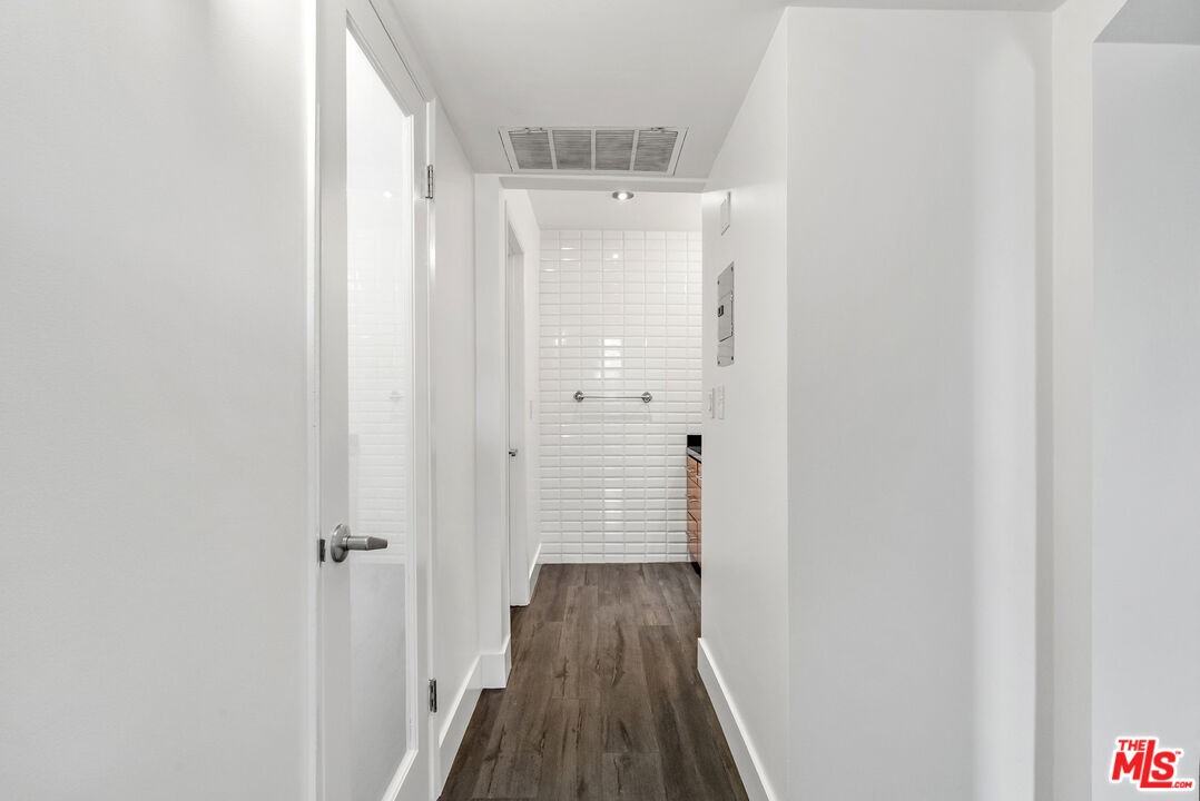 740 North Kings Road #740-212 - Photo 2 of 34