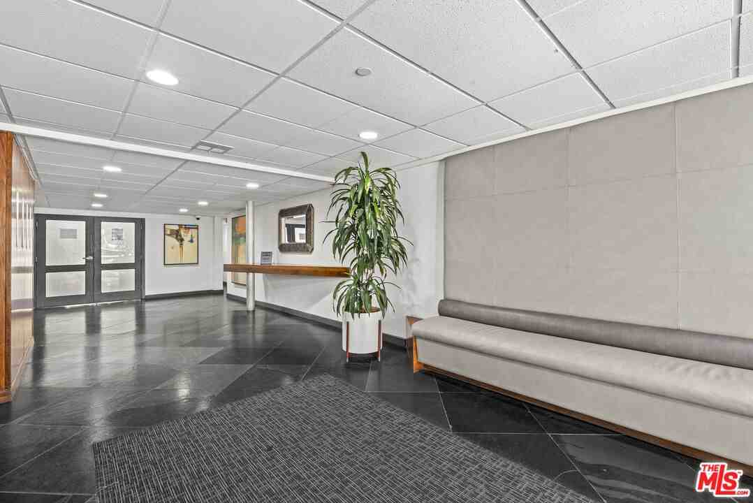 740 North Kings Road #740-212 - Photo 6 of 34