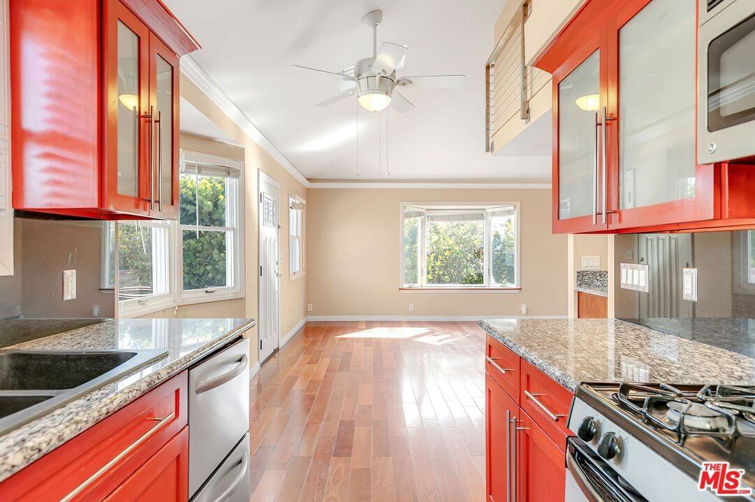 325 Vernon Avenue #325-1 - Photo 3 of 8