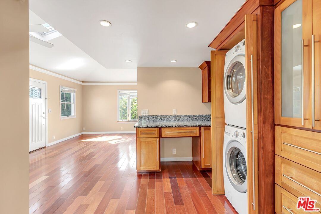 325 Vernon Avenue #325-1 - Photo 4 of 8