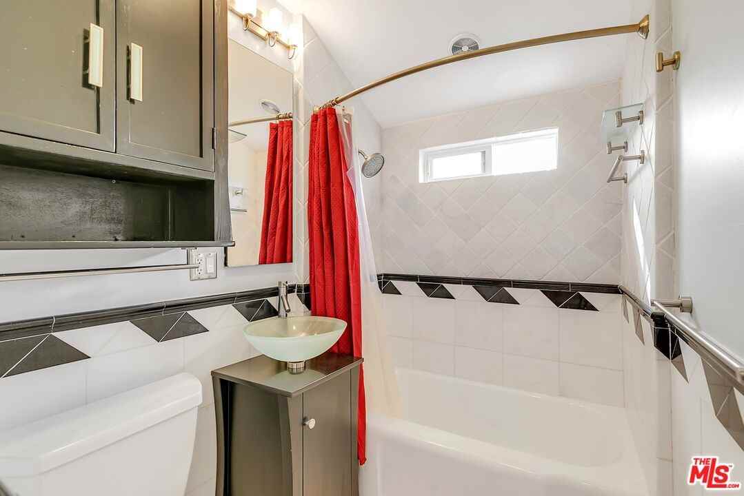 325 Vernon Avenue #325-1 - Photo 5 of 8