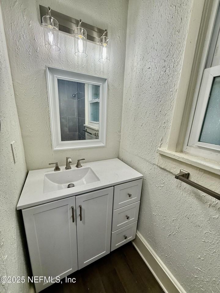 1130 East 16th Street #1130 - Photo 4 of 10