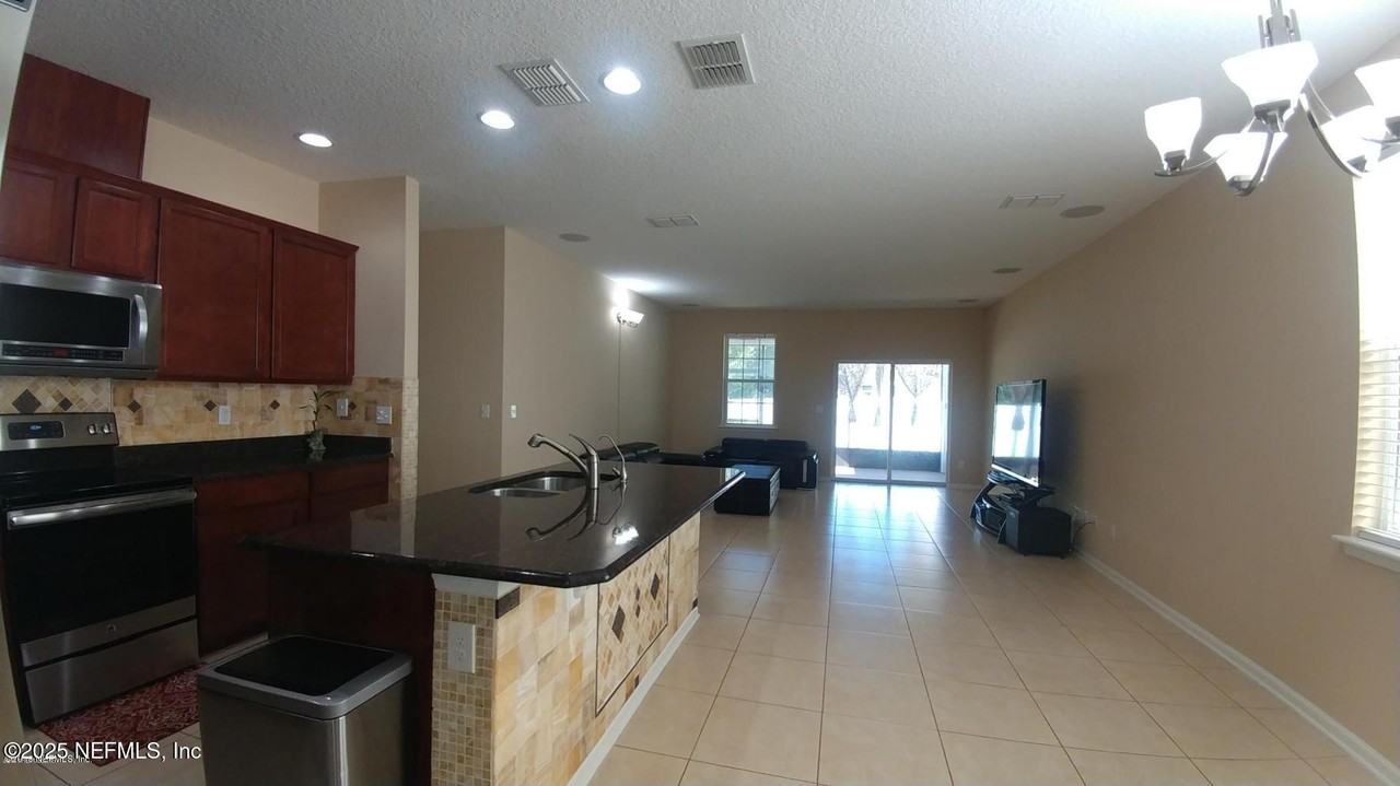 12192 Chaseborough Way #12192 - Photo 7 of 34