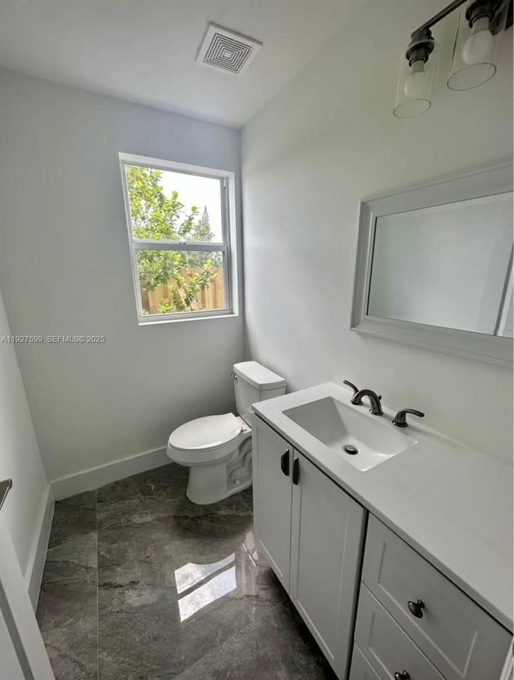 33157 Hollywood Boulevard #17984 - Photo 7 of 17