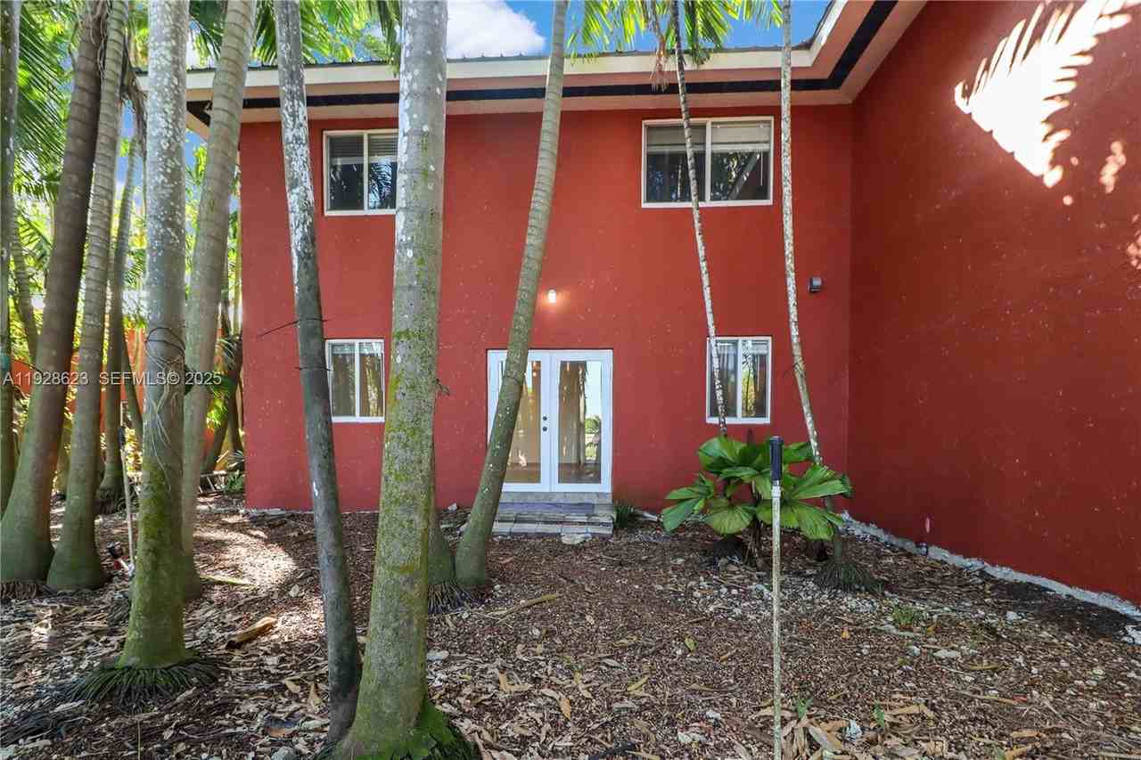 15755 Sw 92nd Ave #15755 - Photo 3 of 26