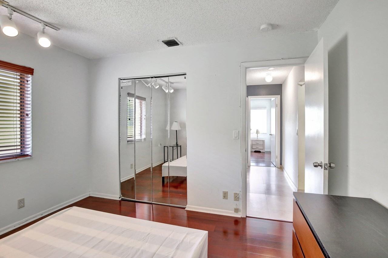 1541 Southwest 102nd Terrace #1541 - Photo 5 of 50