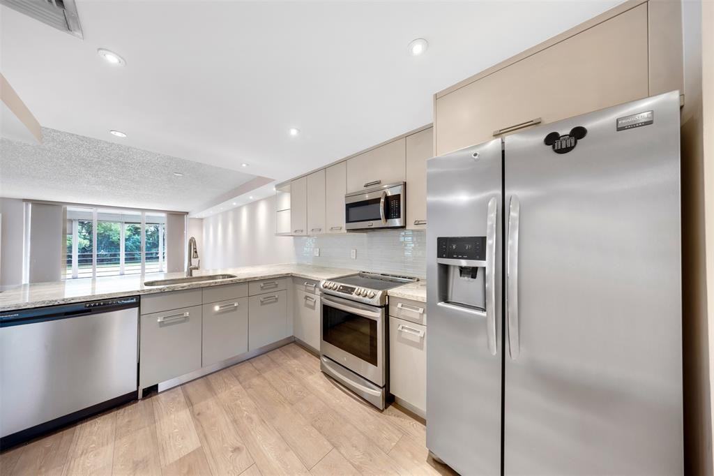 800 East Cypress Lane #800-206 - Photo 4 of 33