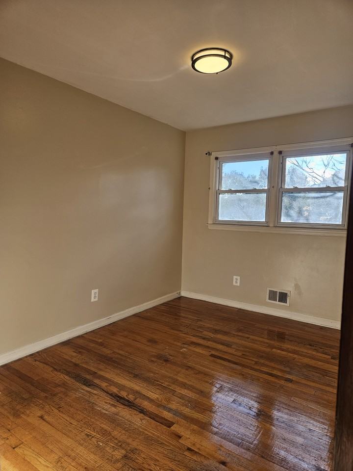 329 Boyden Avenue #B - Photo 5 of 8