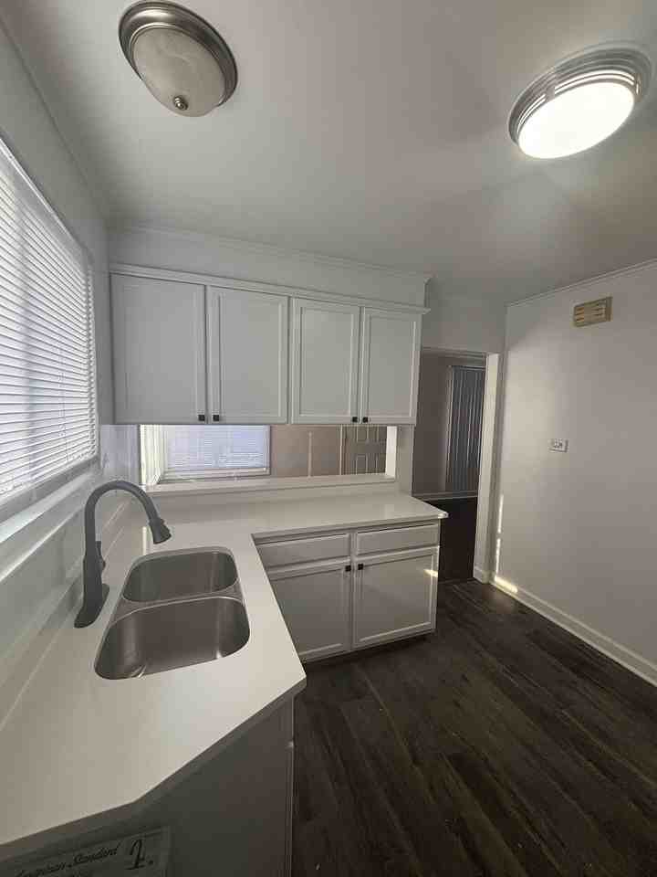 14311 Woodlawn Avenue #NA - Photo 2 of 7