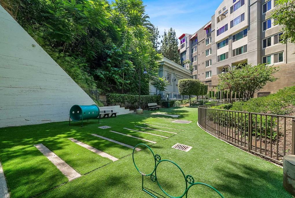 Belmont Station - Photo 5 of 45