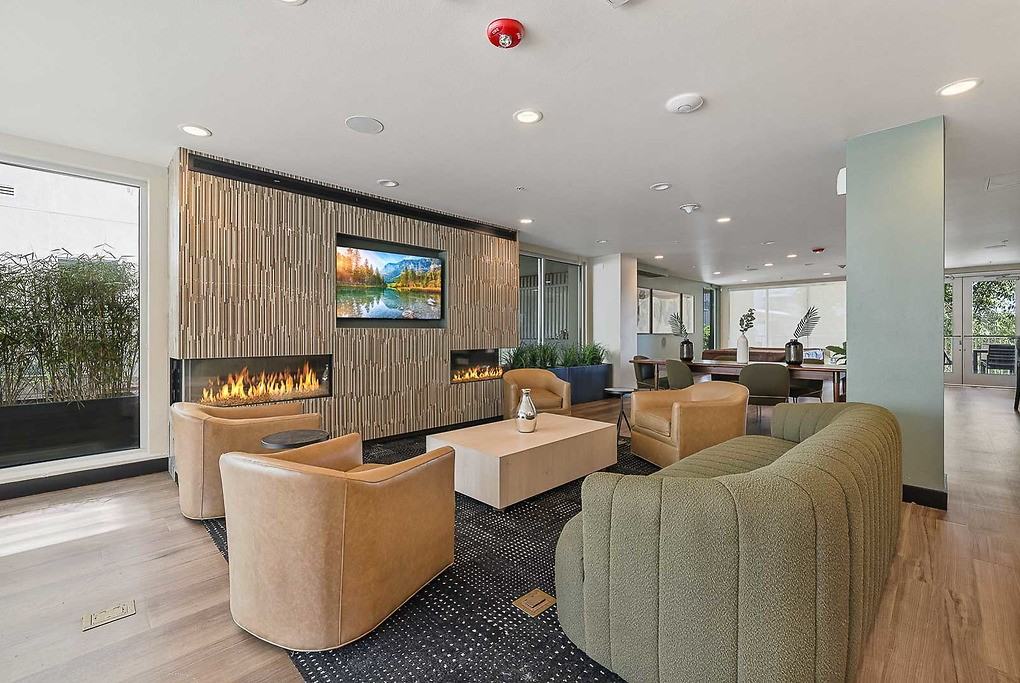 Emme - Photo 4 of 50