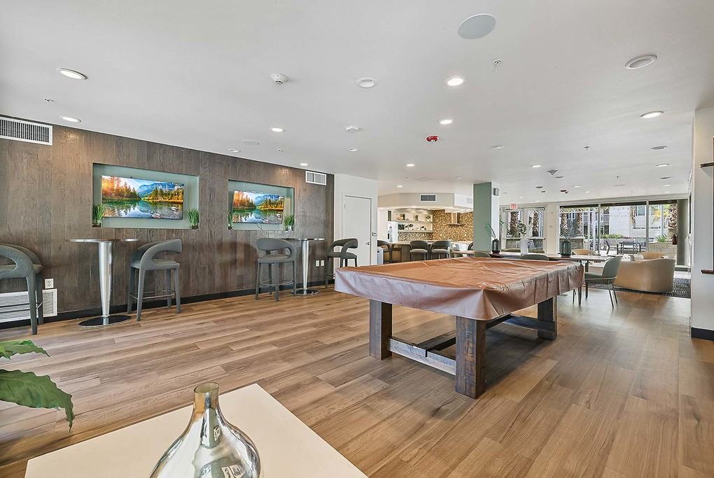 Emme - Photo 5 of 50