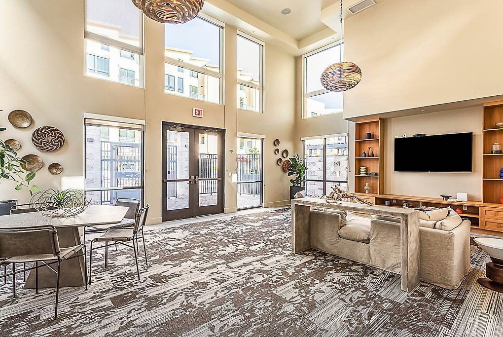 Silver - Photo 4 of 50